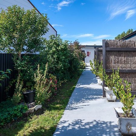 Clive Studios-Formally Clive Motel Bagian luar foto