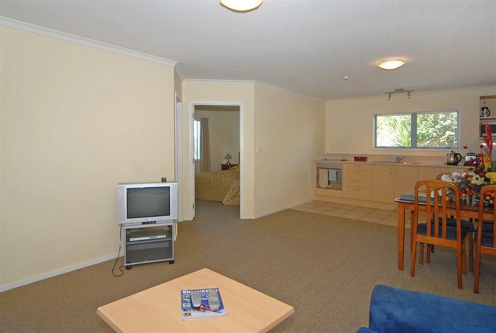 Clive Studios-Formally Clive Motel Bagian luar foto