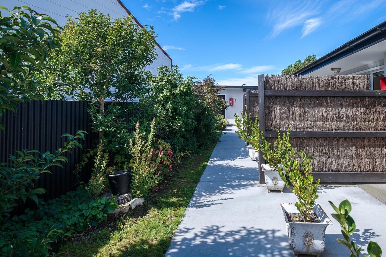 Clive Studios-Formally Clive Motel Bagian luar foto
