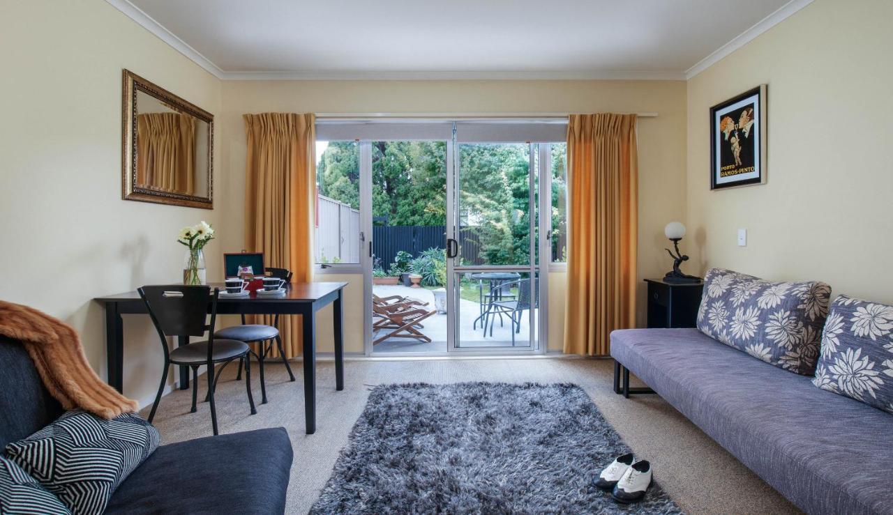 Clive Studios-Formally Clive Motel Bagian luar foto