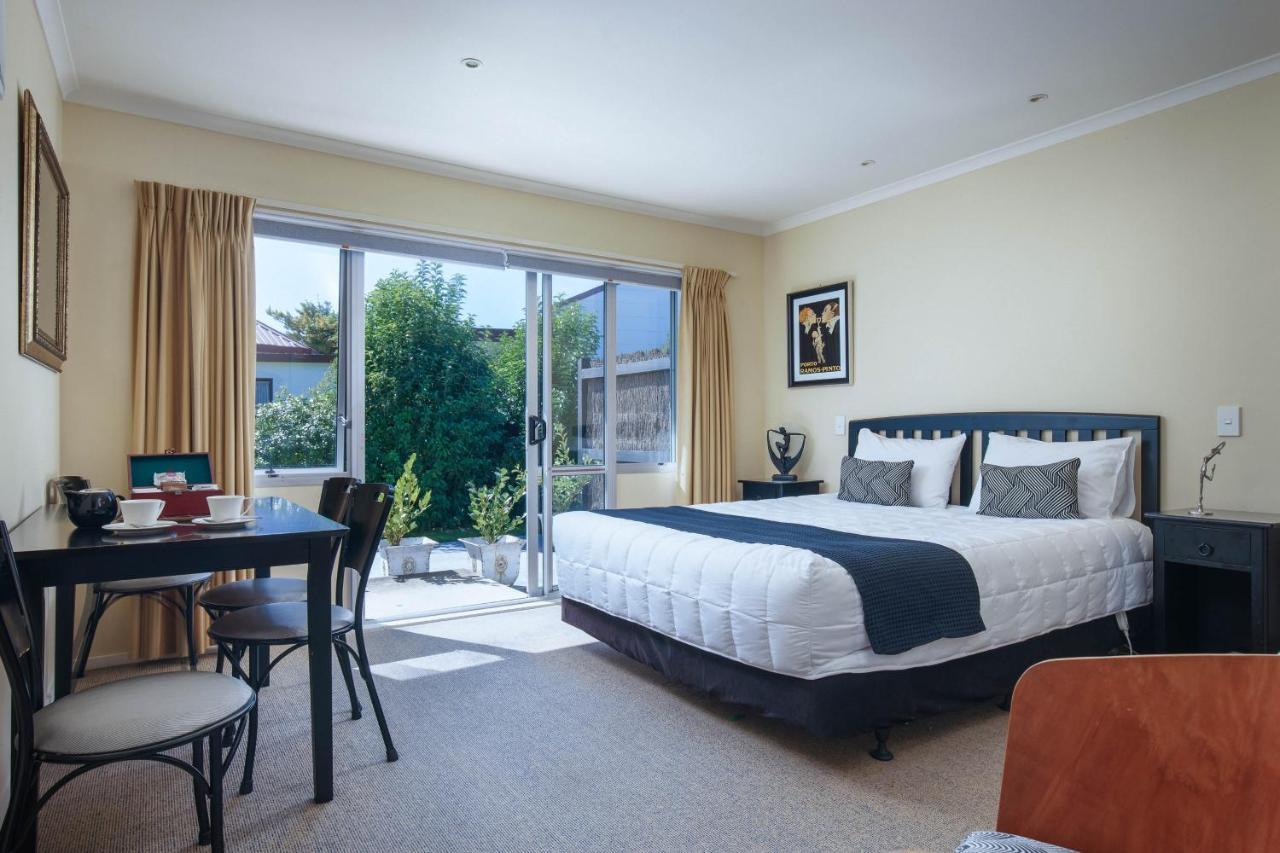 Clive Studios-Formally Clive Motel Bagian luar foto