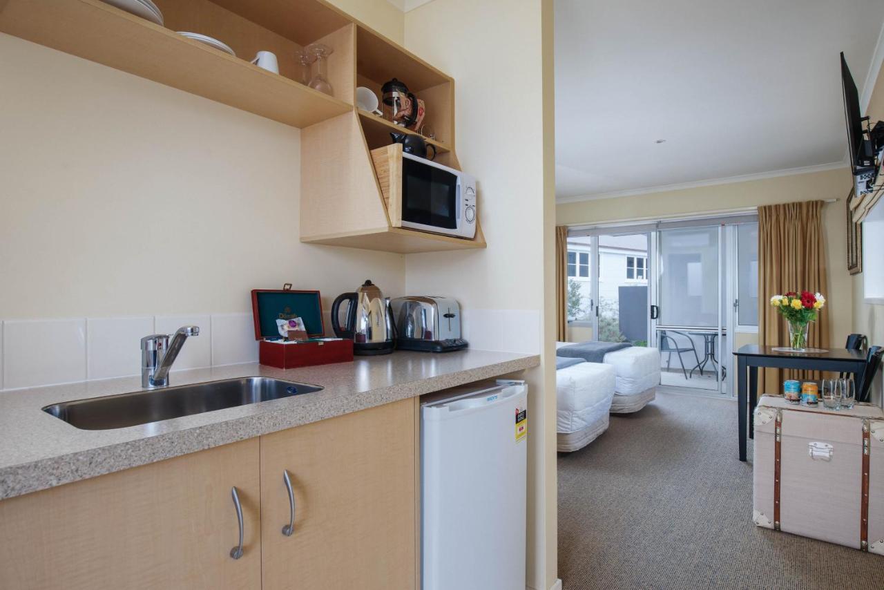 Clive Studios-Formally Clive Motel Bagian luar foto